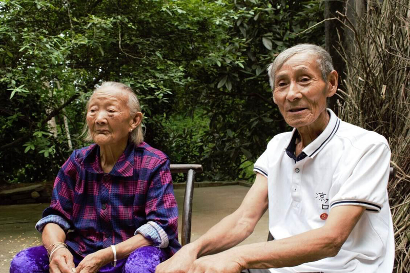 1657966517619041880.jpg E0F93DA60DDB46268669492768560F31.jpg