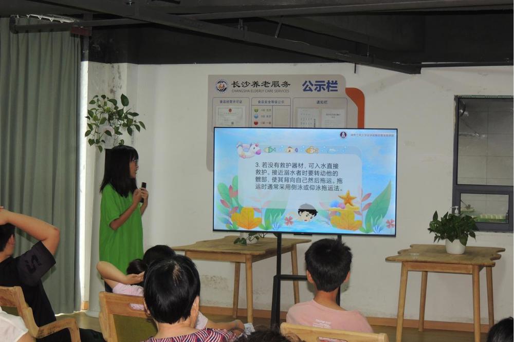 C:/Users/mj/Desktop/图1:图为宣讲者开展防溺水宣讲现场.jpg图1:图为宣讲者开展防溺水宣讲现场
