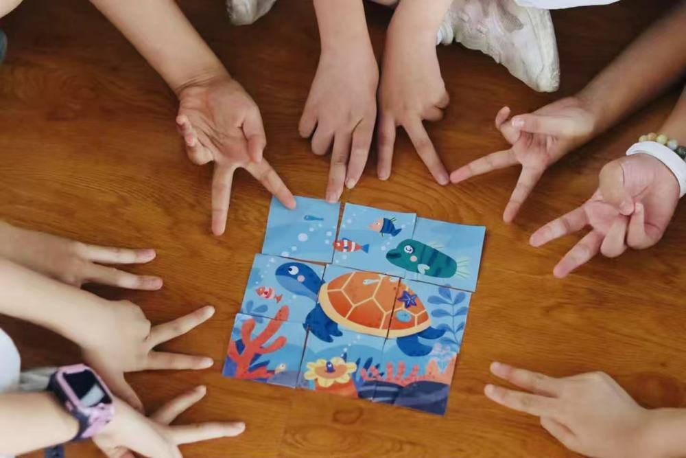 图2：图为孩子们拼图成果