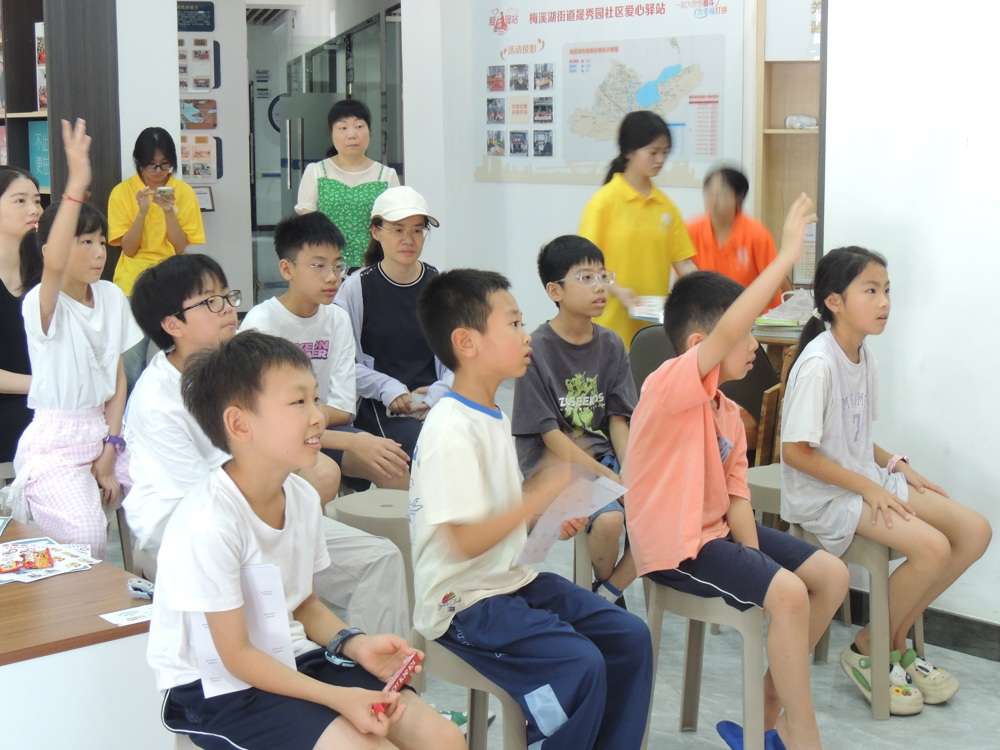 图2：宣讲活动小朋友积极回答问题