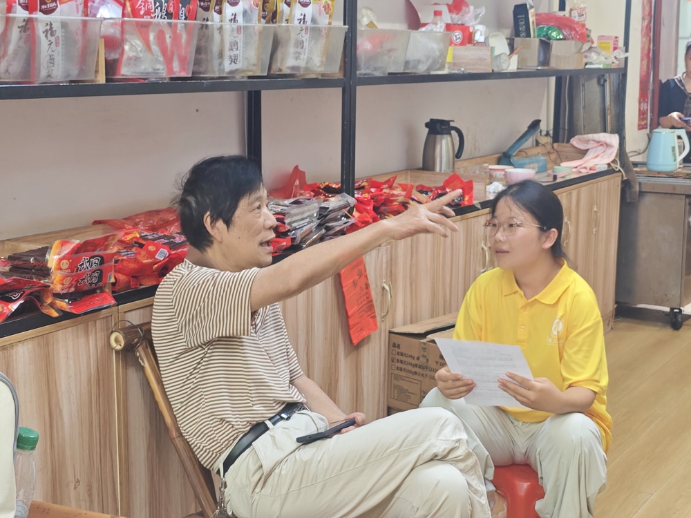 图3：传承人讲解武冈古法卤制非遗技艺